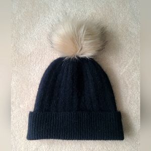 Brand new without tags Aritiza Auxiliary pom beanie